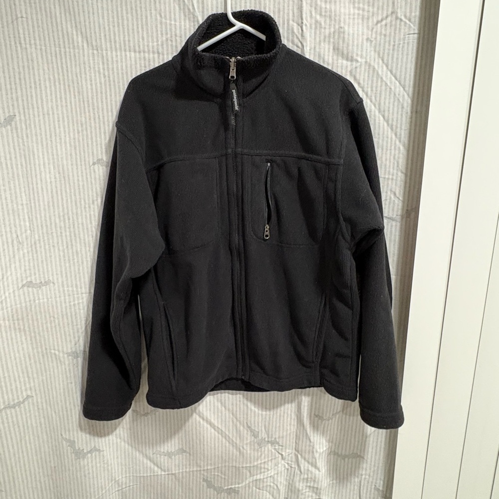 ITEM#74 Patagonia Mens M Synchilla Corded Jacket Black Fleece Zip Sweater
21x26